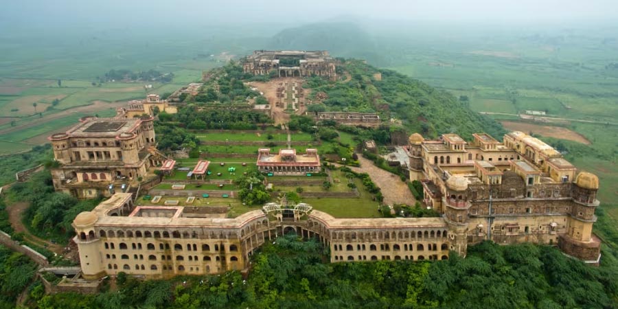 Tijara Fort Hotel, Tijara